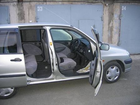 Toyota Raum 2000 -  