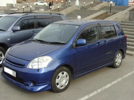 Toyota Raum 2003 -  