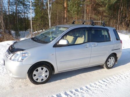 Toyota Raum 2007 -  