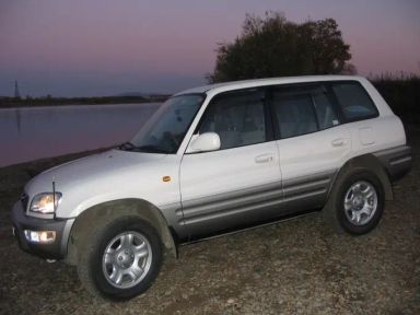 Toyota RAV4, 1998
