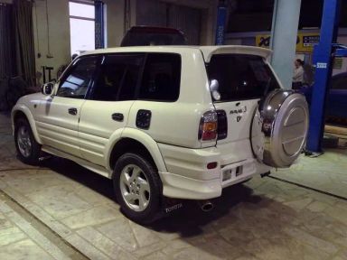 Toyota RAV4, 1998