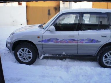 Toyota RAV4, 1998