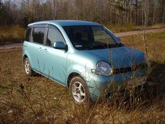 Toyota Sienta 2003 года