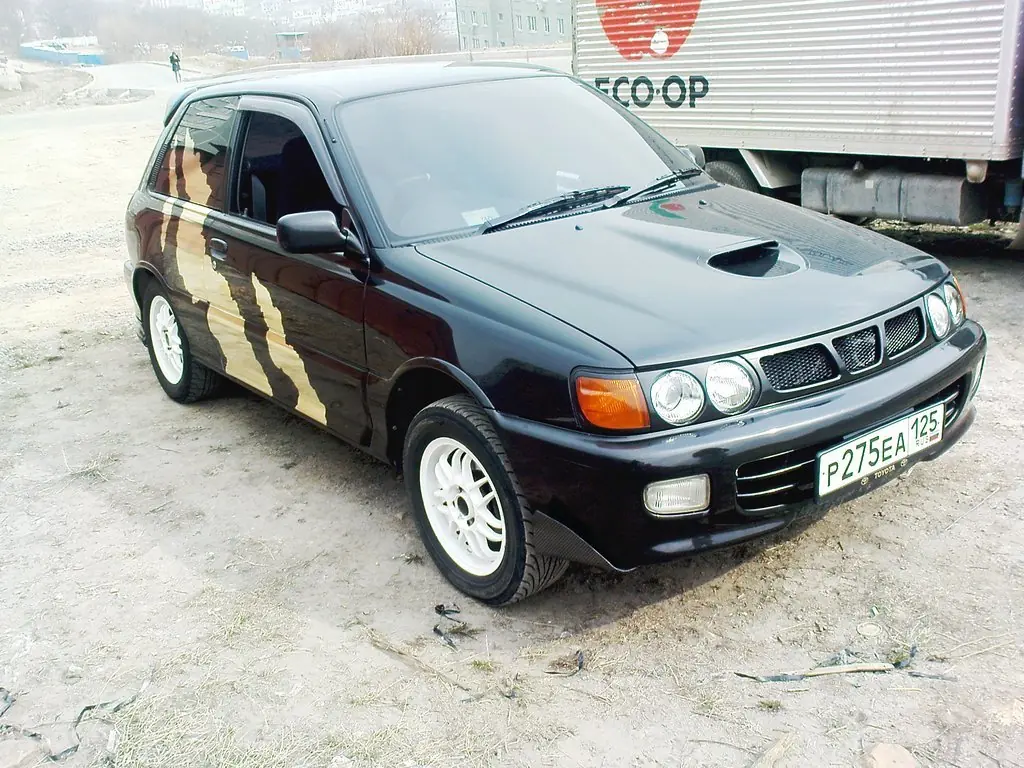 Toyota Starlet 95, 1.3 л., цвет кузова черный, 4E-FTE, 135 л.с., бензин,  расход 10-13 литров, руль правый, мкпп, Владивосток