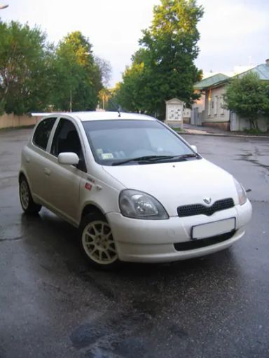 Toyota Vitz, 2000