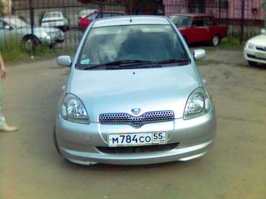 Toyota Vitz, 2000