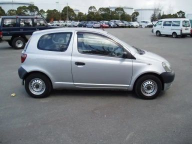 Toyota Vitz, 2000