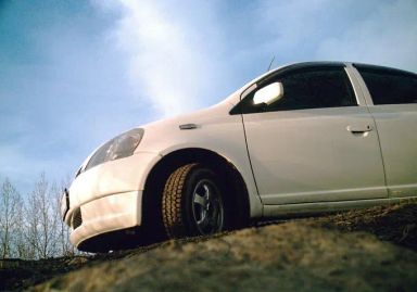 Toyota Vitz, 2001