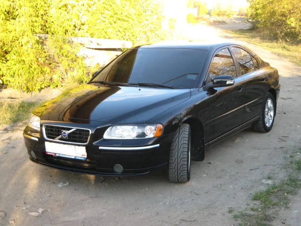 Volvo S60 2009, 2.4 литра, Доброго времени суток, АКПП, бензиновый,  мощность 140 л.с., расход 12-15 л/100км, в зависимости от стиля езды