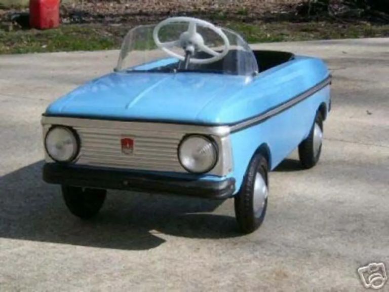 Детский педальный автомобиль из СССР