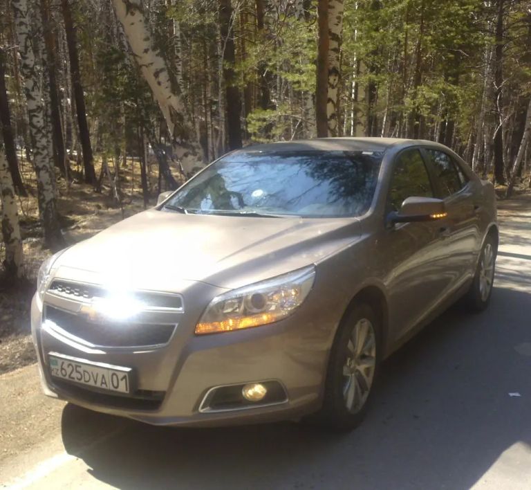 Chevrolet malibu 2.4. Шевроле Малибу 2013 2.4. Шевроле Малибу 2013. Шевроле Малибу перламутр. Шевроле Малибу 2013 мокрый асфальт.