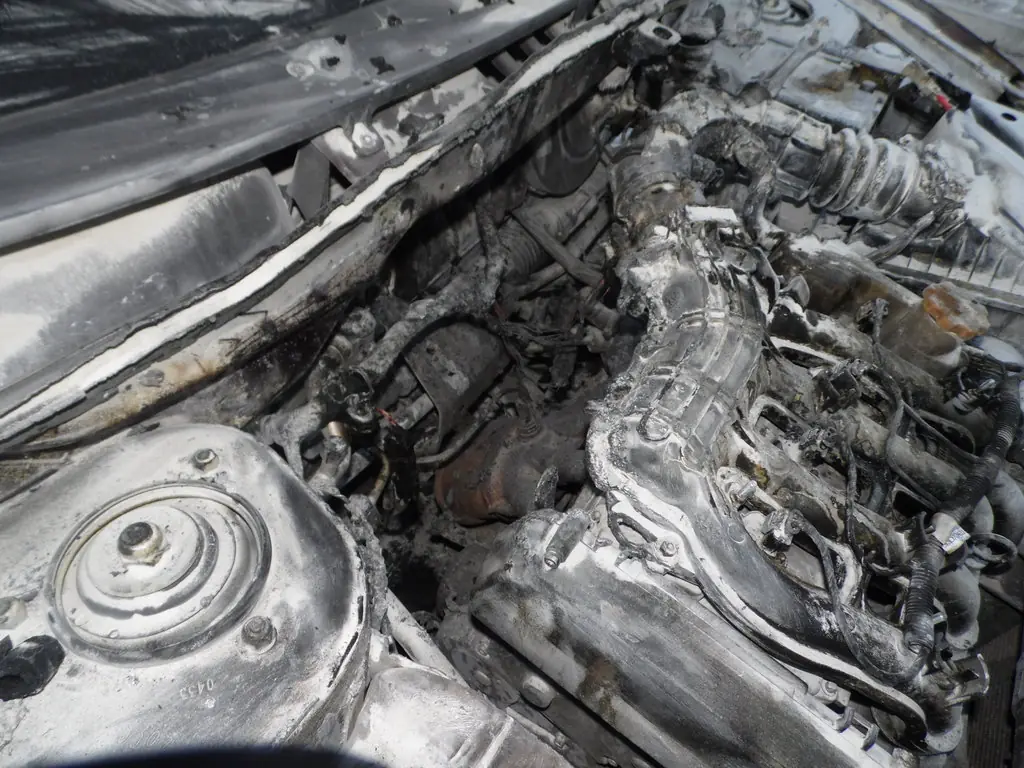 Лада Granta 2013 года, 1.6 литра, тёмная вишня, тип кузова седан,  комплектация авто перенепривоный, расход 7, 2, МКПП, бензиновый двигатель