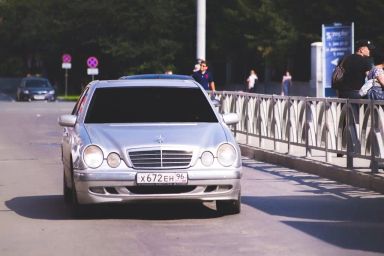 Mercedes-Benz E-Class, 2002