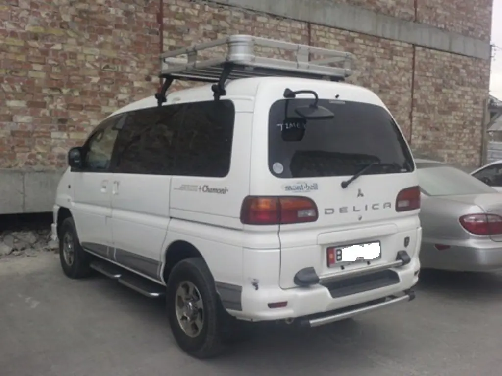 Mitsubishi Delica 2003 года, 3 литра, Купил случайно: ), бензиновый  двигатель, 4WD, АКПП