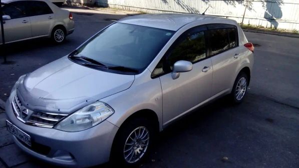 Nissan Tiida 2008 -  