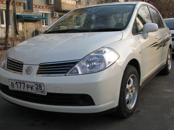 Nissan Tiida правый руль