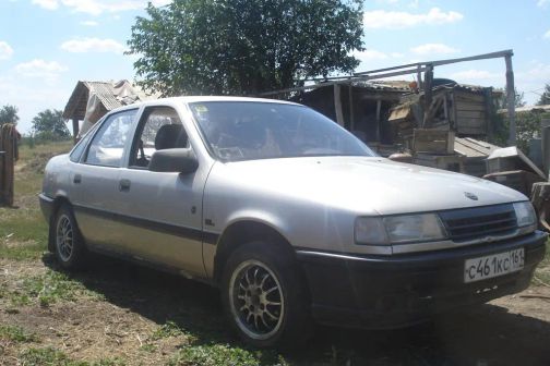 Opel Vectra 1990 - отзыв владельца