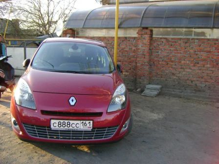 Renault Scenic 2010 - отзыв владельца