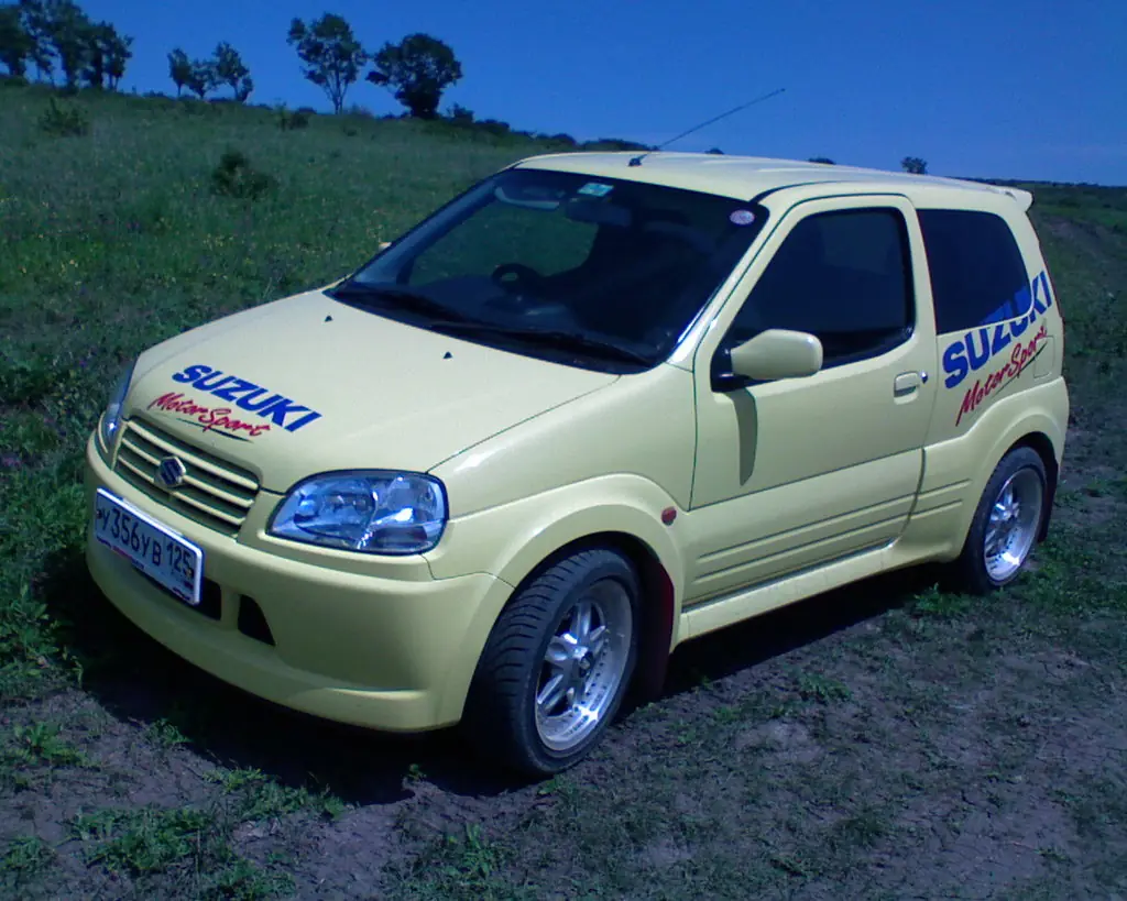 Suzuki Swift 2003. Сузуки Свифт 2003 го. Занижение Сузуки Свифт 2003. Как определить код модели Сузуки Свифт 2003.