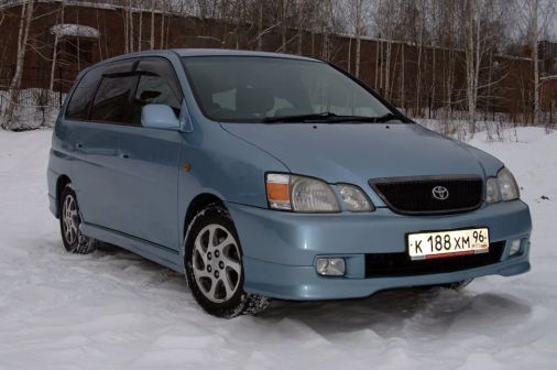 Toyota Gaia 2003 - отзыв владельца