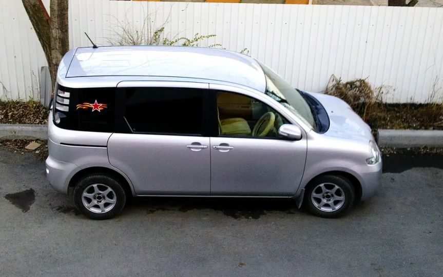 тойота сиента 1 поколение раум. Sienta 2008. тойота сиента 2. Toyota sienta 2008 год. Toyota sienta hybrid.