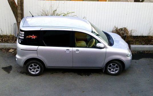 Toyota Sienta 2007 - отзыв владельца
