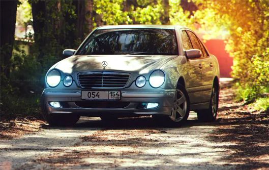 Mercedes-Benz E-Class 2000 -  