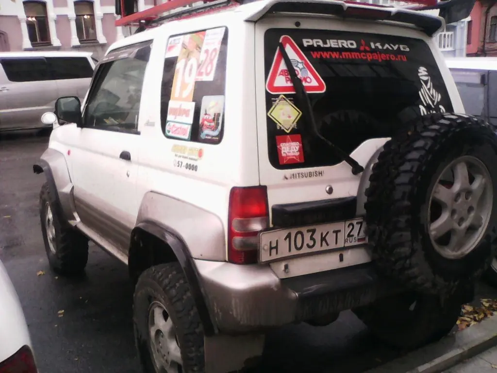 Mitsubishi pajero junior 1997