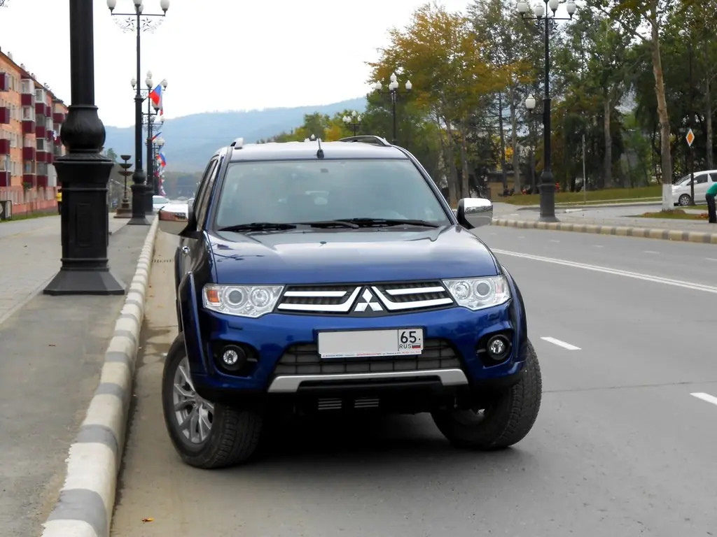 Мицубиси Паджеро Спорт 13 года, 3 литра, бензиновый двигатель, 4WD, акпп