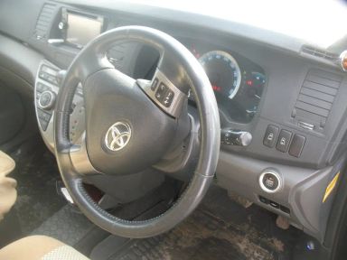 Toyota Isis, 2009