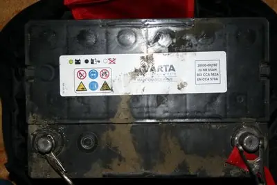 Varta 65AH, стоковый аккумулятор на Toyota Camry российской сборки