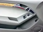 Audi A5. Светлый мягкий пластик, деревянные вставки – элегантный и качественный интерьер без спортивных амбиций.
