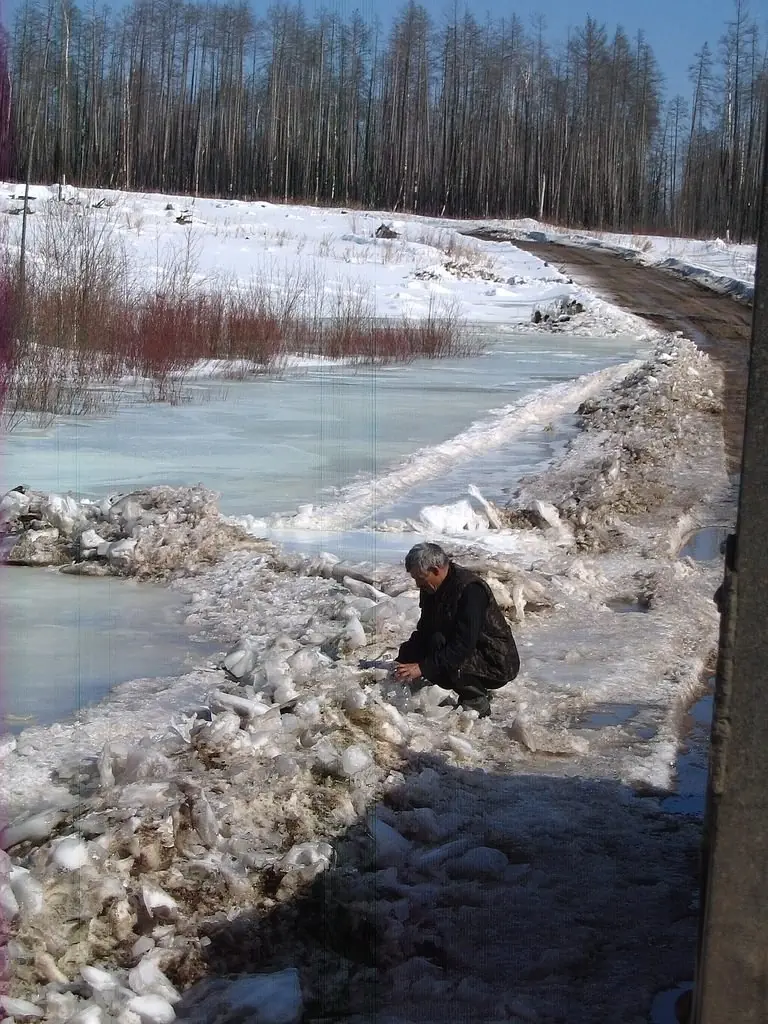 10 лет якутии. Водопад в деревне зимник.